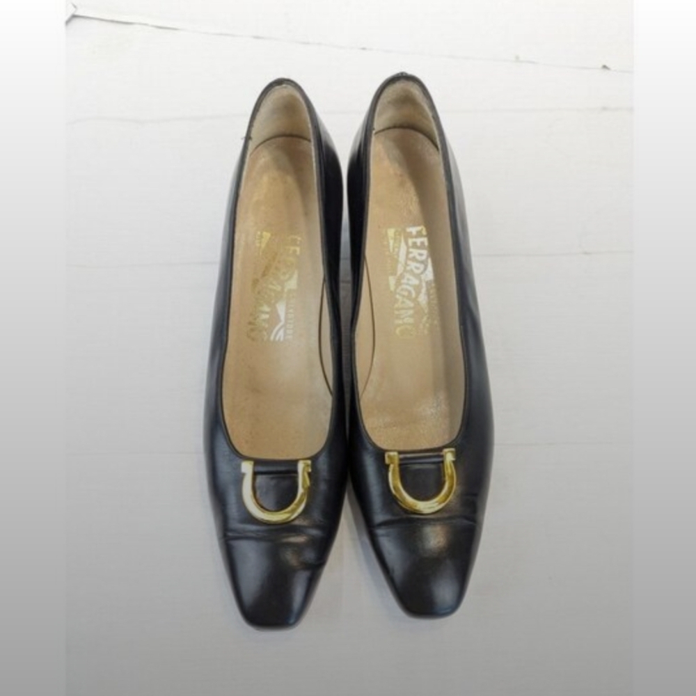 Salvatore Ferragamo Size 7 AA Slim Fit Black Leather Pumps Heels Women Vintage - Picture 2 of 9